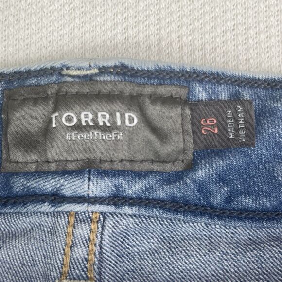 Torrid Blue Denim Jean Shorts Women’s Plus Size 26 Raw Hem Distressed Summer - Picture 12 of 12